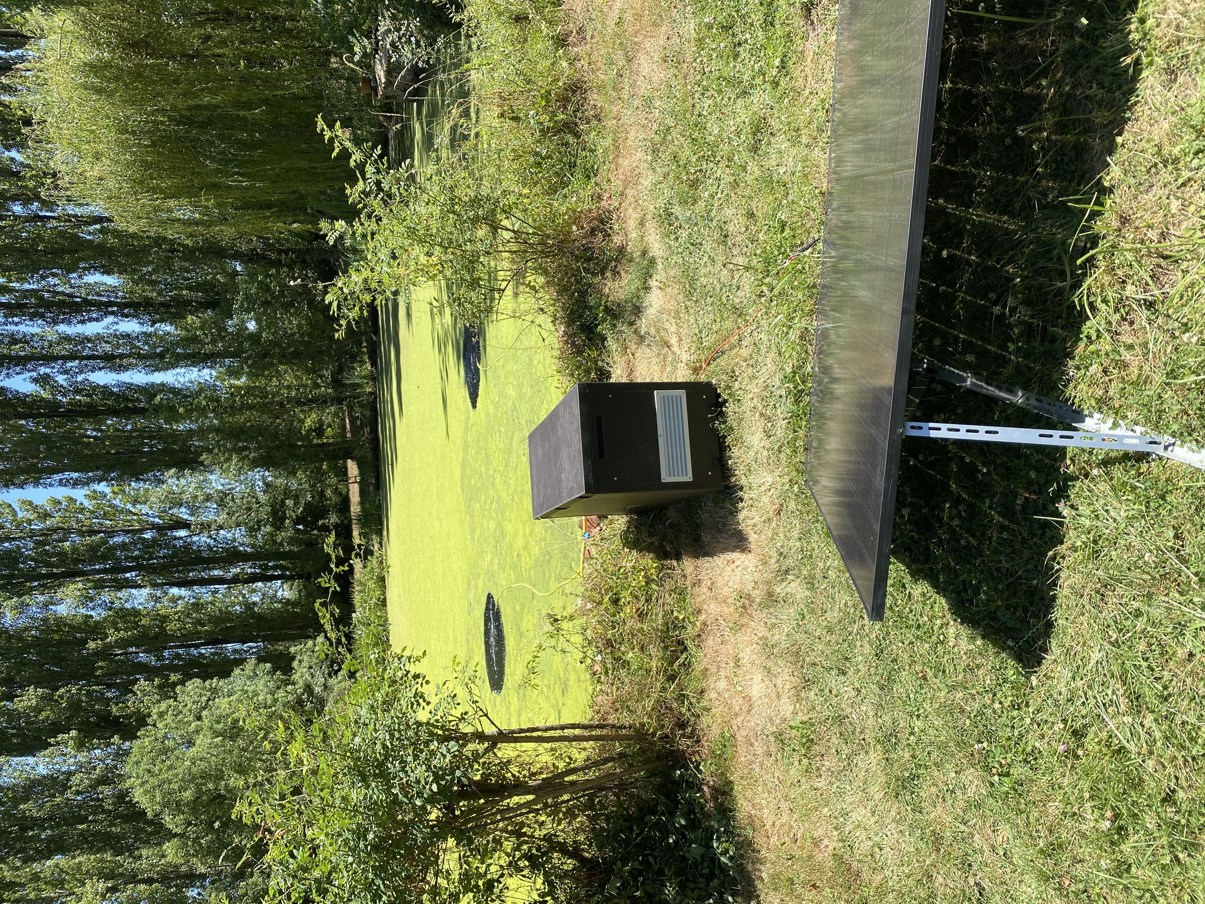 AirLac solar aerator unit installed at a Chateau lake
